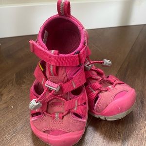 Toddler girl waterproof Keen Newport sandals size 9 pink